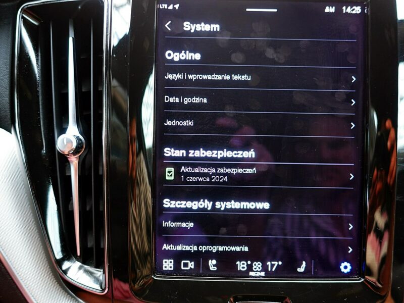 Volvo XC 60 R-DESING+Skóra+Harman/Kardon+NAVI 1WŁ KRAJ 3Lata GWARANCJA Bezwyp F23% II (2017-)