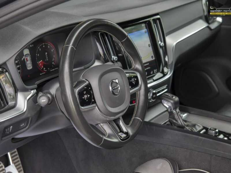 Volvo S60 R-design / LEDY/ Line Assist / Podgrzewana kierow / Gwarancja / FV23% III (2018-)