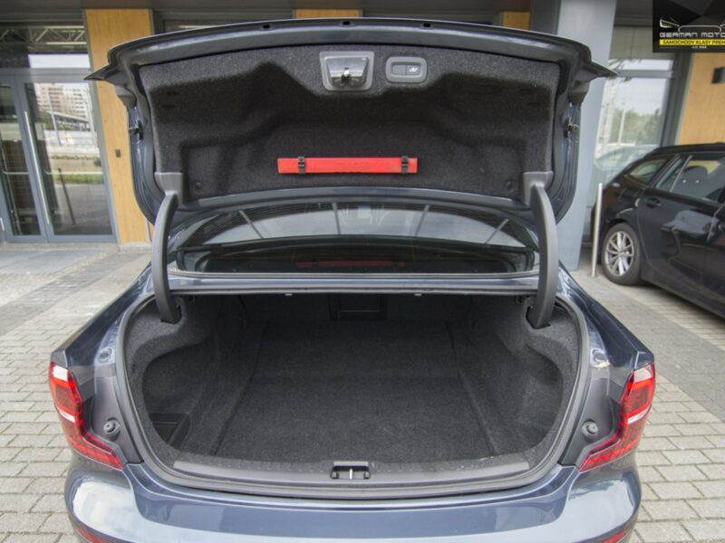 Volvo S60 R-design / LEDY/ Line Assist / Podgrzewana kierow / Gwarancja / FV23% III (2018-)