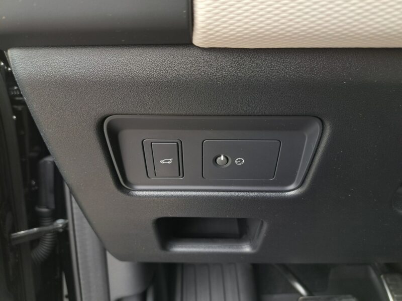 Land Rover Discovery MY23.5 3.0D I6 249 KM AWD Auto / R-Dynamic S / 7-os. / SalonPL / FV23% V (2017-)