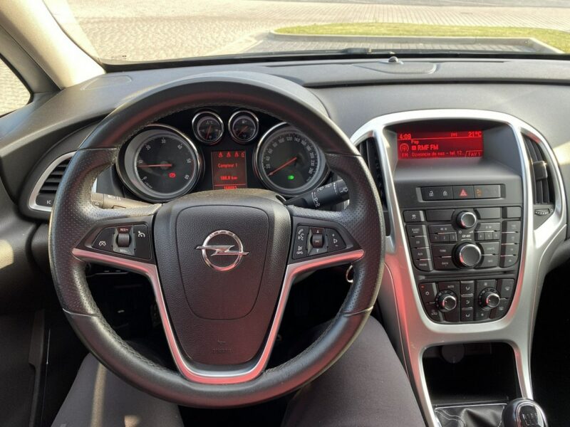 Opel Astra Opel Astra Zarejestrowany Klimatronic dwustrefowy J (2009-2019)