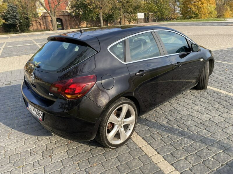 Opel Astra Opel Astra Zarejestrowany Klimatronic dwustrefowy J (2009-2019)