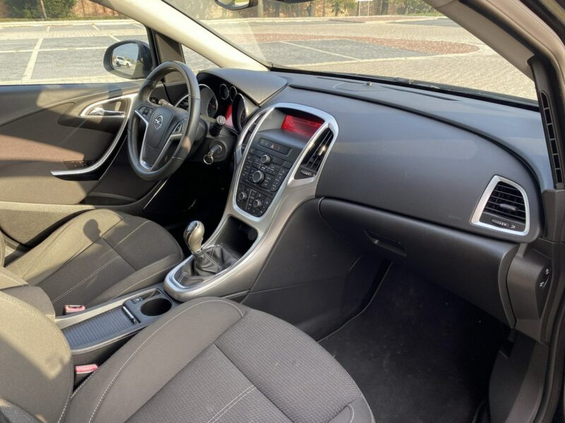 Opel Astra Opel Astra Zarejestrowany Klimatronic dwustrefowy J (2009-2019)