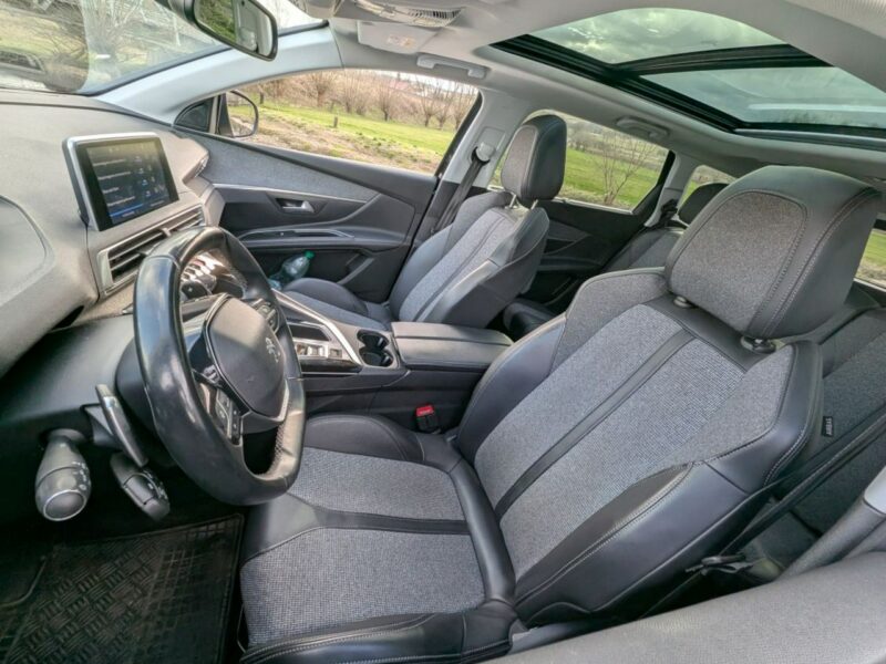 Peugeot 5008 Roczna Gwarancja, Zarejestrowany, 7 osobowy II (2017-)