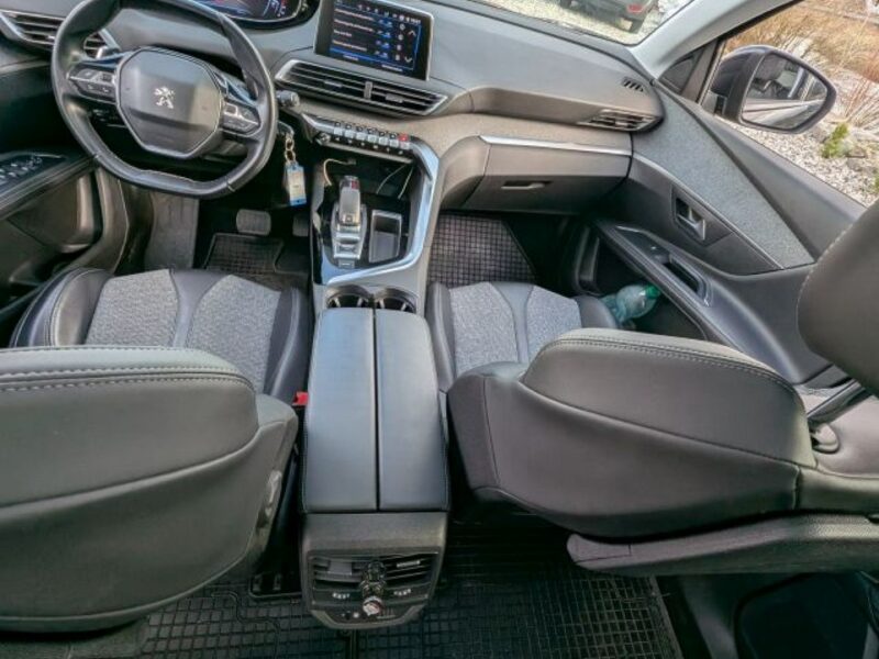 Peugeot 5008 Roczna Gwarancja, Zarejestrowany, 7 osobowy II (2017-)