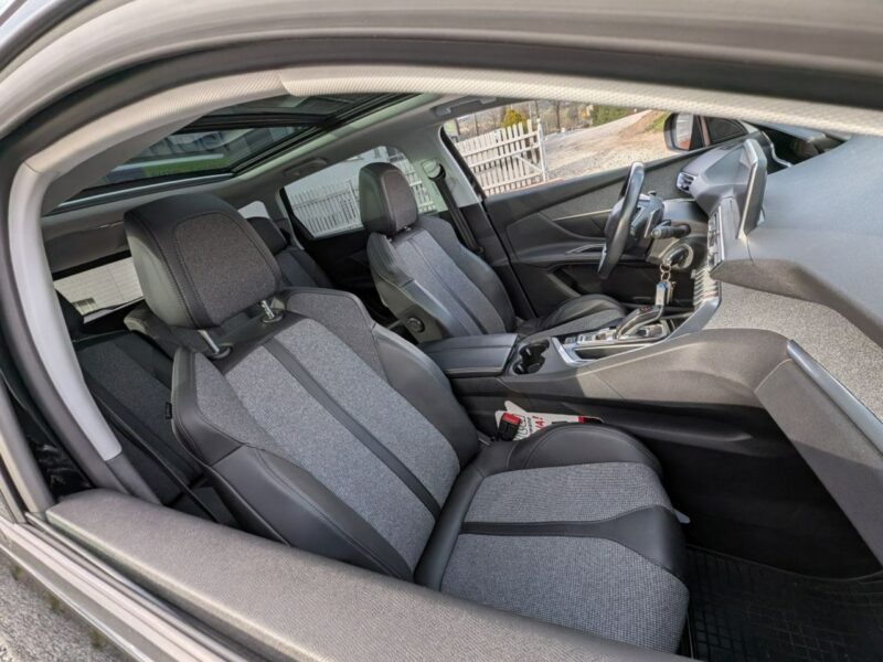 Peugeot 5008 Roczna Gwarancja, Zarejestrowany, 7 osobowy II (2017-)