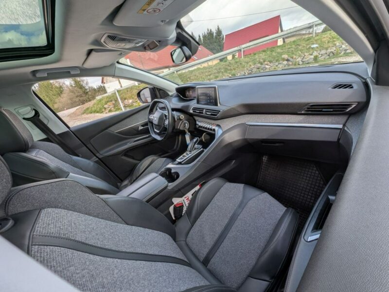 Peugeot 5008 Roczna Gwarancja, Zarejestrowany, 7 osobowy II (2017-)