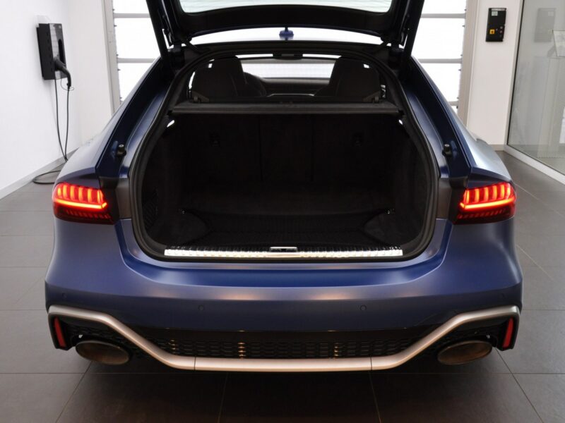 Audi RS7 Cena katalogowa nowego 947 tyś. zł. Ceramika Lasery B&O Kamery