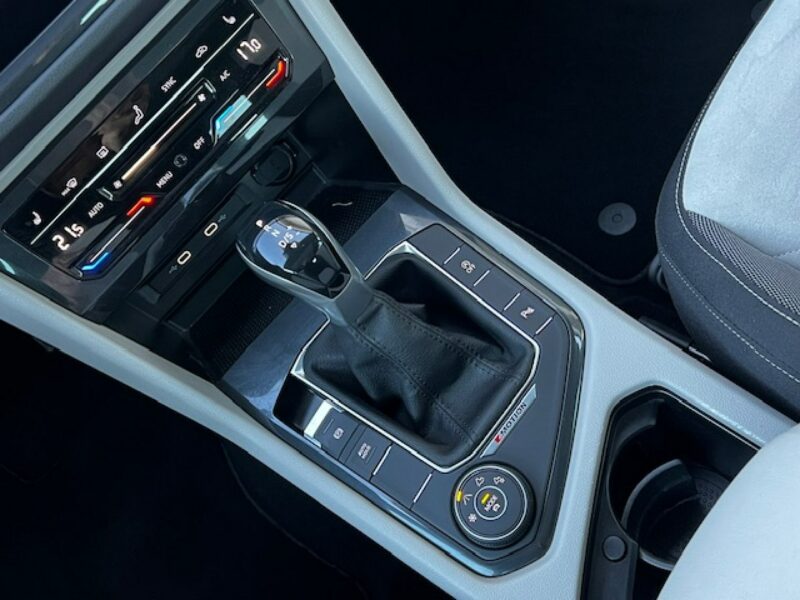 Volkswagen Tiguan 4MOTION, 200PS, VIRTUAL TACHO, EL. SZYBER DACH, MEGA ŚRODEK II (2016-2024)