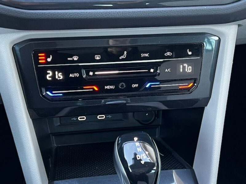 Volkswagen Tiguan 4MOTION, 200PS, VIRTUAL TACHO, EL. SZYBER DACH, MEGA ŚRODEK II (2016-2024)