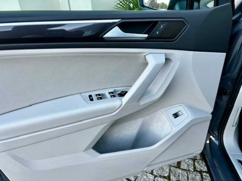 Volkswagen Tiguan 4MOTION, 200PS, VIRTUAL TACHO, EL. SZYBER DACH, MEGA ŚRODEK II (2016-2024)