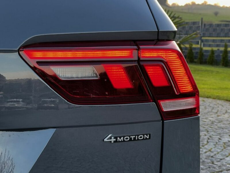 Volkswagen Tiguan 4MOTION, 200PS, VIRTUAL TACHO, EL. SZYBER DACH, MEGA ŚRODEK II (2016-2024)