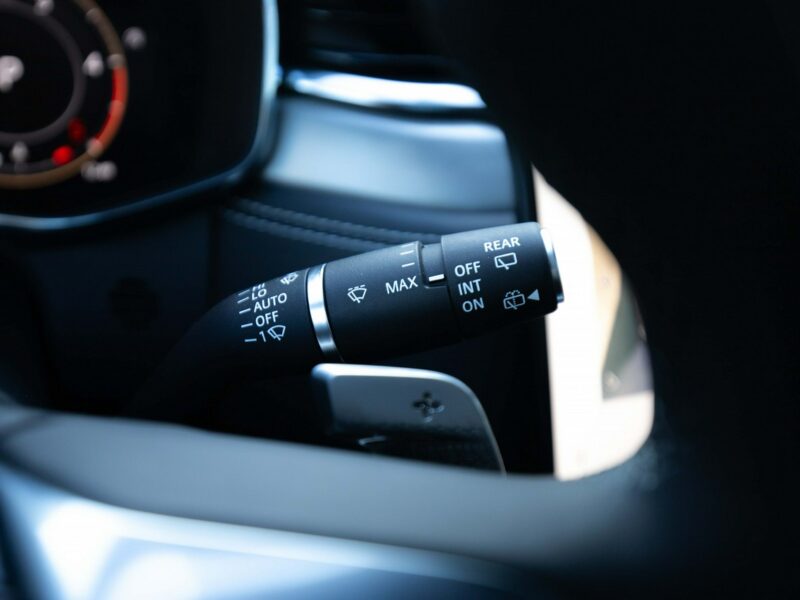Jaguar F-PACE MY25.5 2.0D I4 204 KM AWD R-Dynamic SE OstuniWhite JLR Marvel Łódź