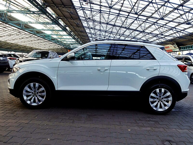 Volkswagen T-Roc AUTOMAT 150km Panorama+Led GWARANCJA FABRYCZNA 1wł Kraj Bezwyp. F23%