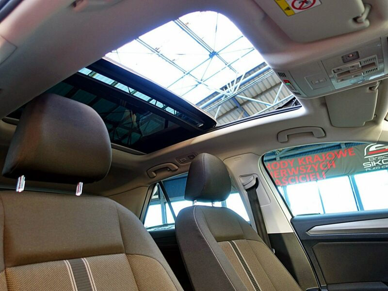 Volkswagen T-Roc AUTOMAT 150km Panorama+Led GWARANCJA FABRYCZNA 1wł Kraj Bezwyp. F23%