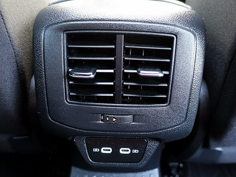 Volkswagen T-Roc AUTOMAT 150km Panorama+Led GWARANCJA FABRYCZNA 1wł Kraj Bezwyp. F23%