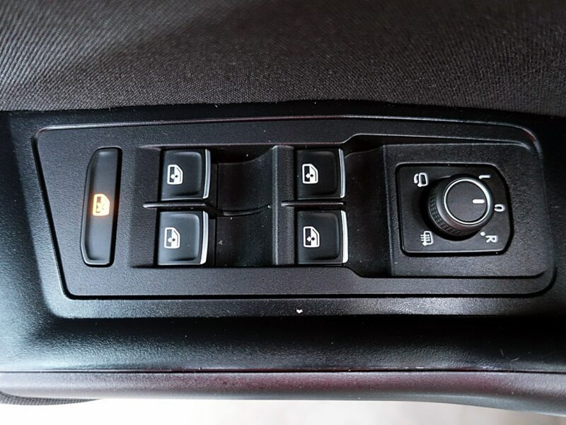 Volkswagen T-Roc AUTOMAT 150km Panorama+Led GWARANCJA FABRYCZNA 1wł Kraj Bezwyp. F23%