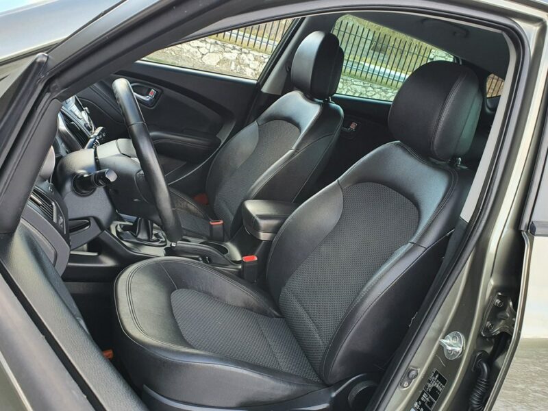 Hyundai ix35 2.0i 163KM # Climatronic # Parktronic # PółSkóra # Śliczny Kolor !!!
