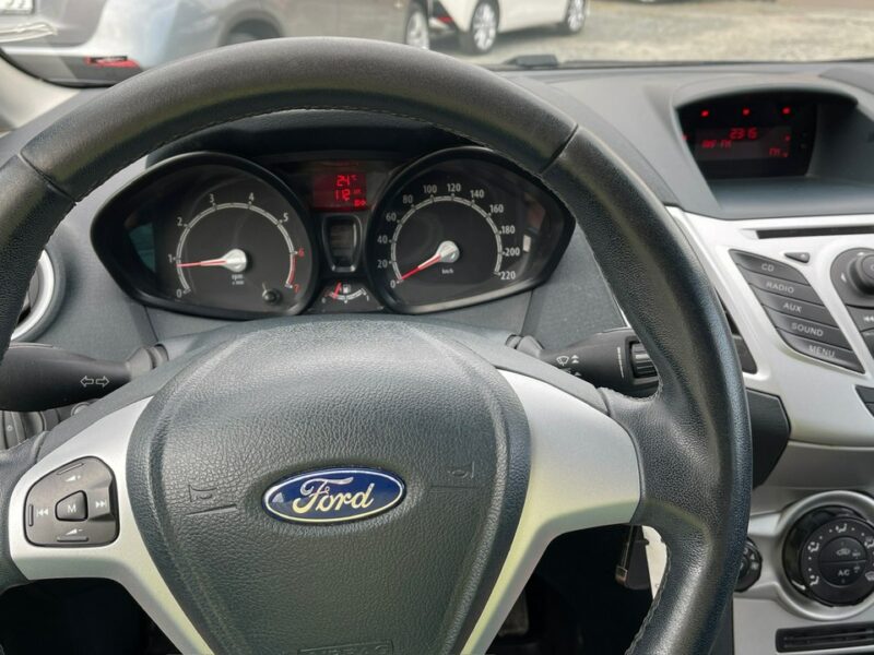 Ford Fiesta Benzyna Zarejestrowany Ubezpieczony Mk7 (2008-)