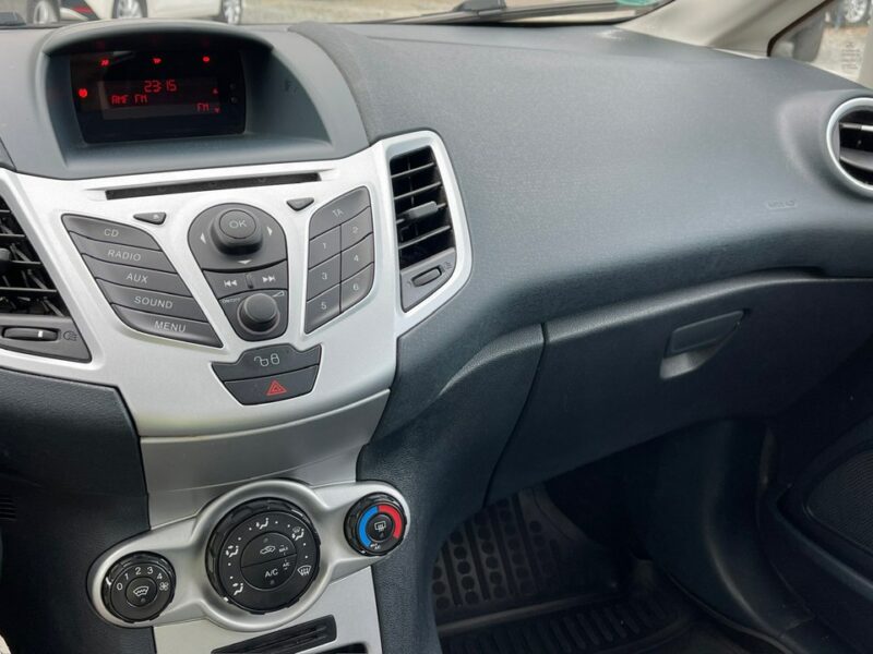 Ford Fiesta Benzyna Zarejestrowany Ubezpieczony Mk7 (2008-)