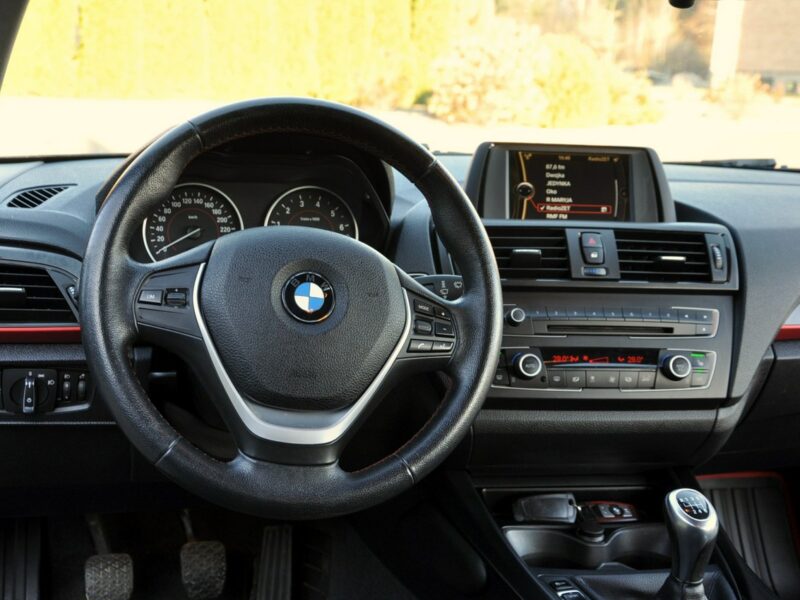 BMW 118 1.6i(136KM)*Lift*Klimatronik*Grzane Fotele*2xParktronik*I Wł*Alu16"ASO F20/F21 (2011-)