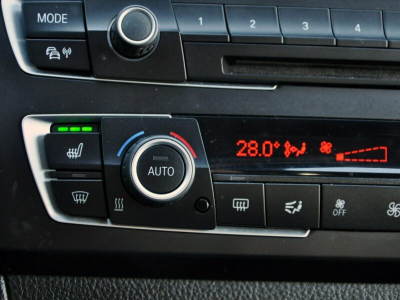 BMW 118 1.6i(136KM)*Lift*Klimatronik*Grzane Fotele*2xParktronik*I Wł*Alu16"ASO F20/F21 (2011-)