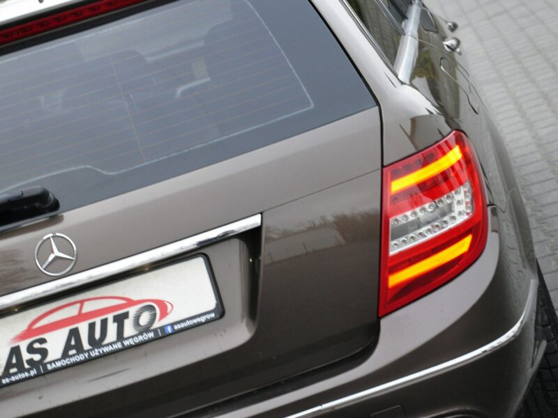 Mercedes C 180 2,2CDi 120KM Elegance/Navi/Skóra/LEDy/Xenon/Alu/El.Klapa W204 (2007-2014)