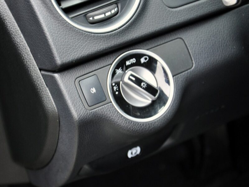Mercedes C 180 2,2CDi 120KM Elegance/Navi/Skóra/LEDy/Xenon/Alu/El.Klapa W204 (2007-2014)