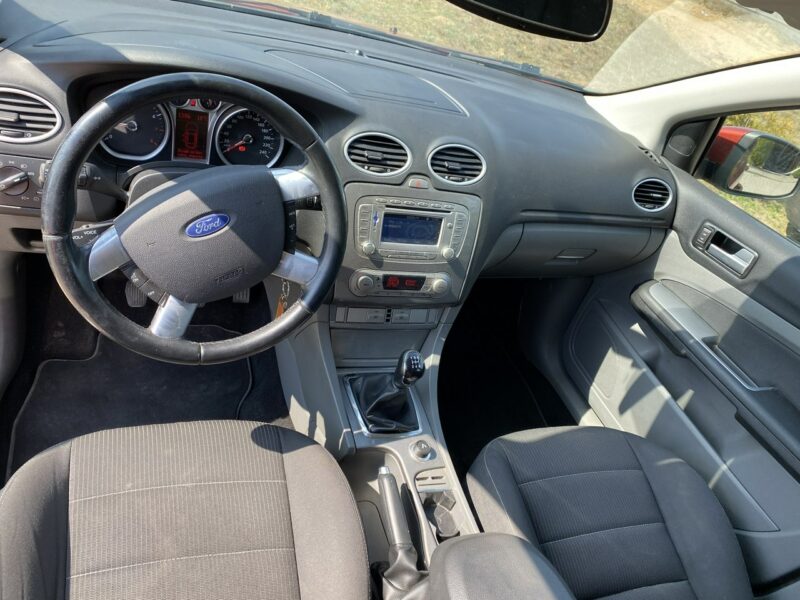 Ford Focus Titanium, czujniki, nawigacja, mocna benzyna, hak, podg. szyba czołowa Mk2 (2004-2011)