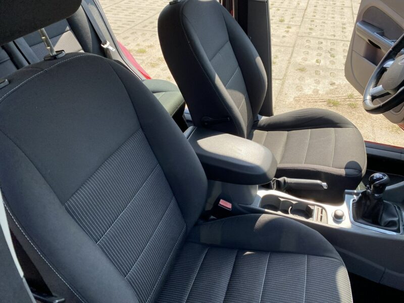 Ford Focus Titanium, czujniki, nawigacja, mocna benzyna, hak, podg. szyba czołowa Mk2 (2004-2011)