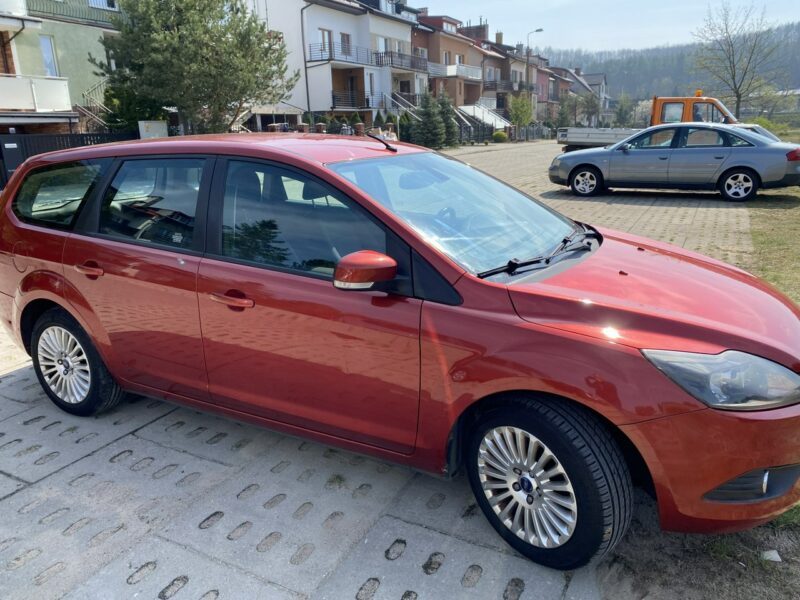 Ford Focus Titanium, czujniki, nawigacja, mocna benzyna, hak, podg. szyba czołowa Mk2 (2004-2011)