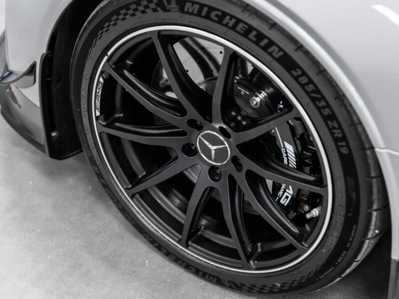 Mercedes AMG GT Black Series. Salon PL. Wideoprezentacja YouTube.