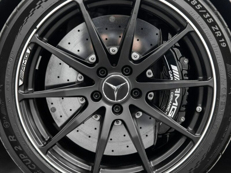 Mercedes AMG GT Black Series. Salon PL. Wideoprezentacja YouTube.