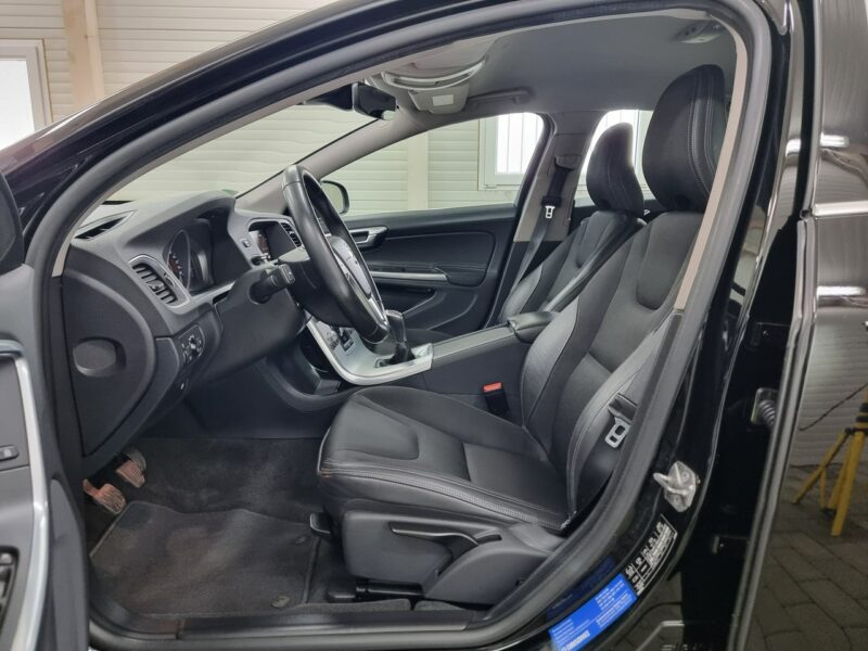 Volvo S60 2.0 T3 Drive-E Momentum, I właściciel, salon Polska, FV23% II (2010-)