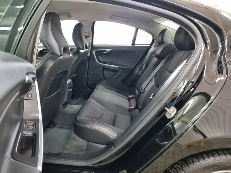 Volvo S60 2.0 T3 Drive-E Momentum, I właściciel, salon Polska, FV23% II (2010-)