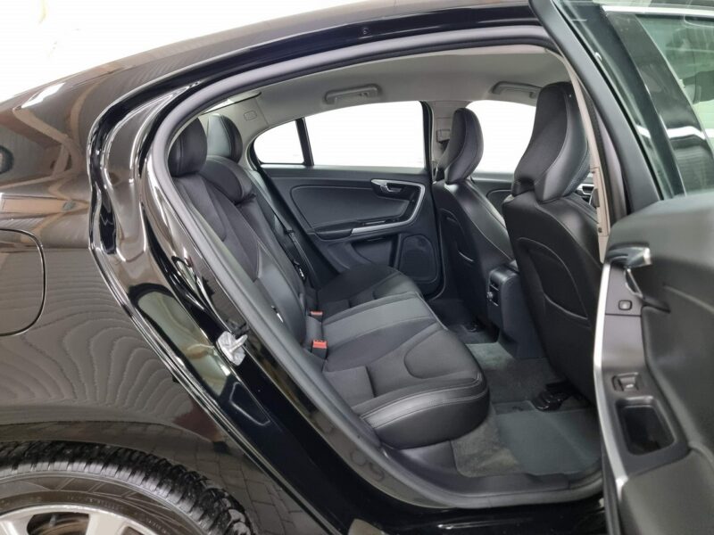 Volvo S60 2.0 T3 Drive-E Momentum, I właściciel, salon Polska, FV23% II (2010-)