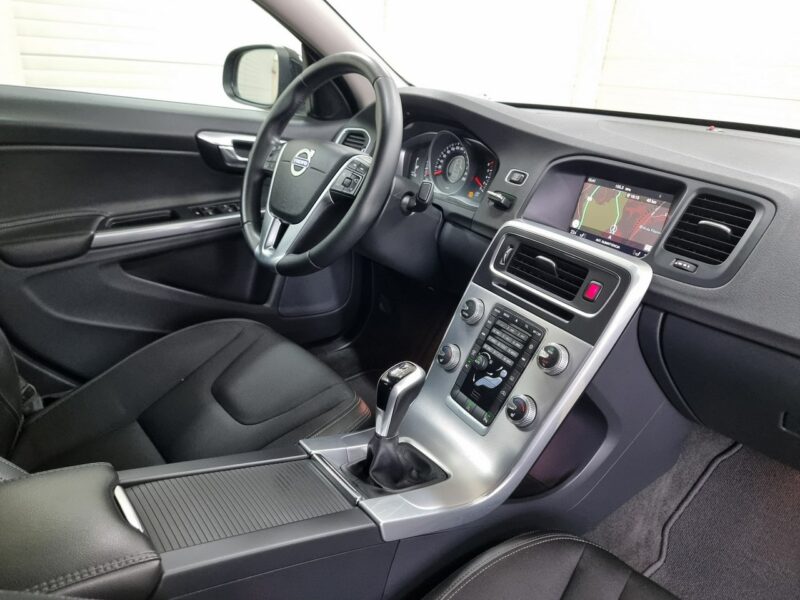 Volvo S60 2.0 T3 Drive-E Momentum, I właściciel, salon Polska, FV23% II (2010-)