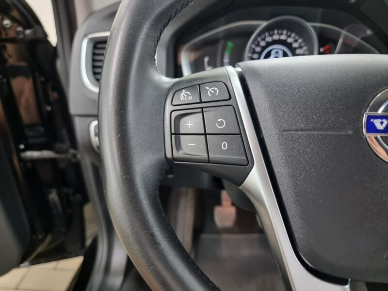 Volvo S60 2.0 T3 Drive-E Momentum, I właściciel, salon Polska, FV23% II (2010-)