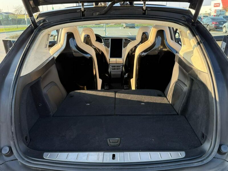 Tesla Model X Tesla x darmowe ładowanie
