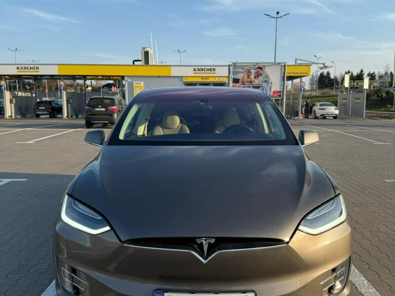 Tesla Model X Tesla x darmowe ładowanie