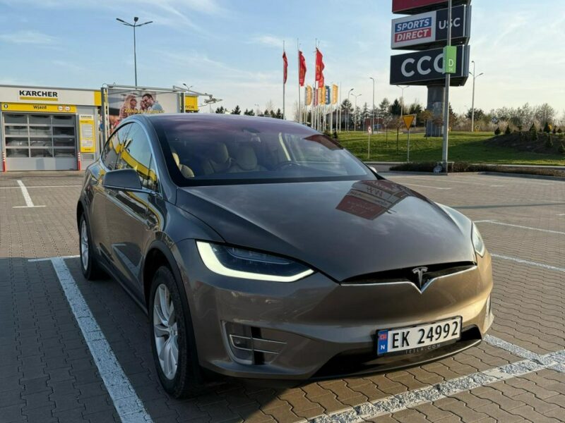 Tesla Model X Tesla x darmowe ładowanie
