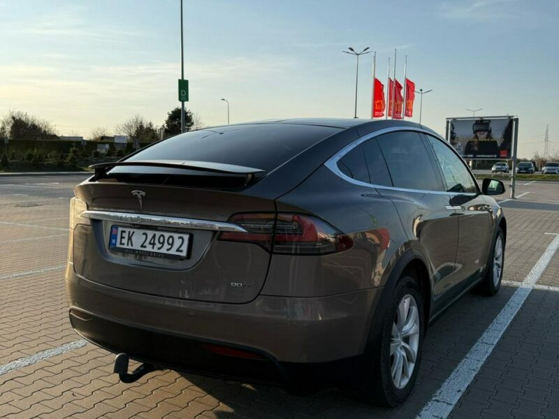 Tesla Model X Tesla x darmowe ładowanie