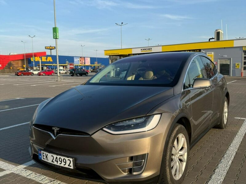 Tesla Model X Tesla x darmowe ładowanie