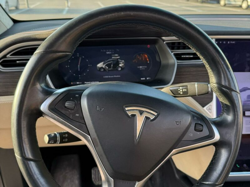 Tesla Model X Tesla x darmowe ładowanie