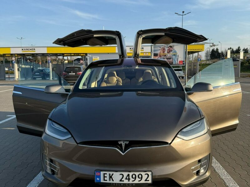Tesla Model X Tesla x darmowe ładowanie