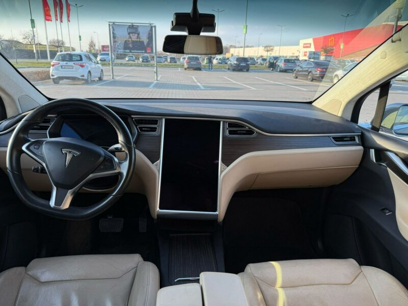 Tesla Model X Tesla x darmowe ładowanie
