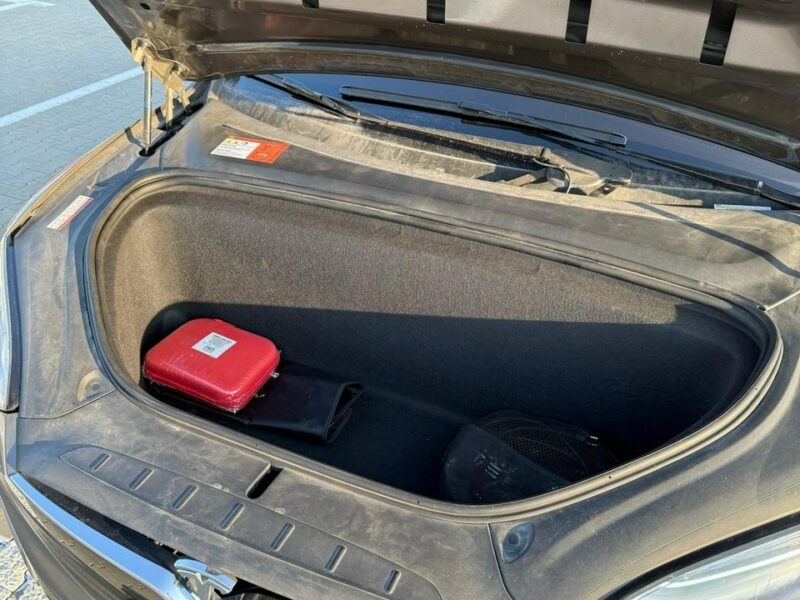 Tesla Model X Tesla x darmowe ładowanie