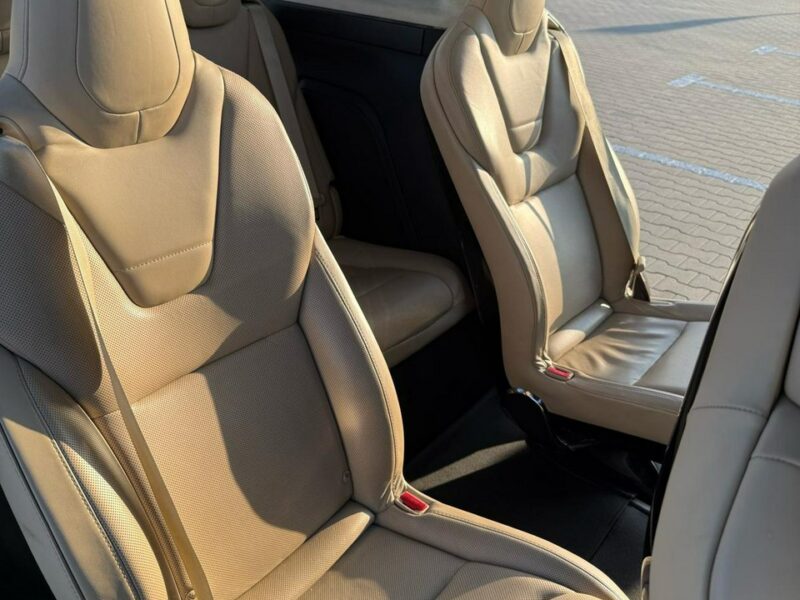 Tesla Model X Tesla x darmowe ładowanie