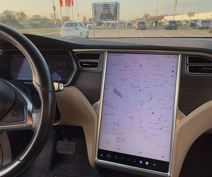 Tesla Model X Tesla x darmowe ładowanie