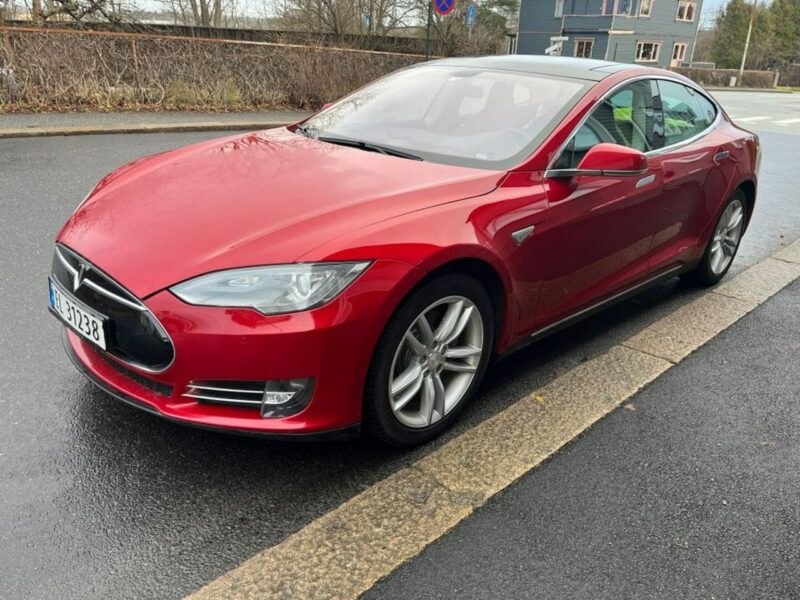 Tesla Model S darmowe ładowanie zadbana sprawna